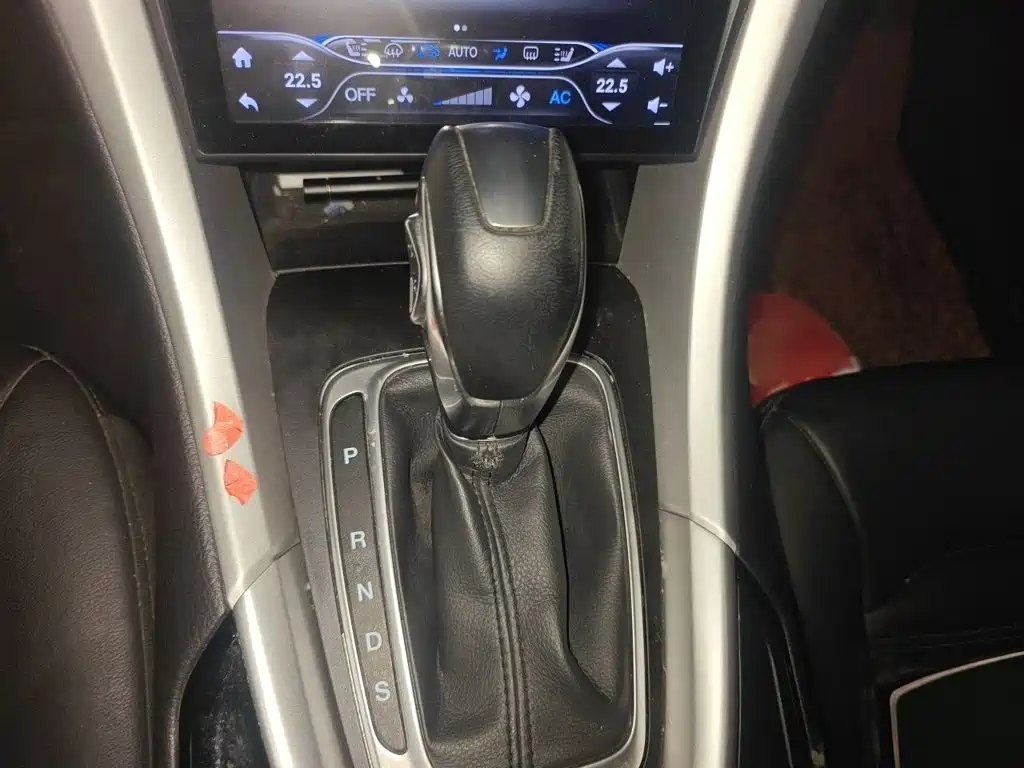Ford Mondeo — миниатюра 7