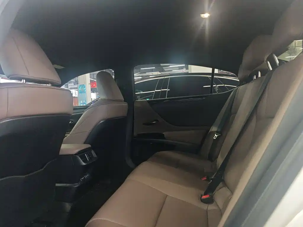 Lexus ES — миниатюра 15