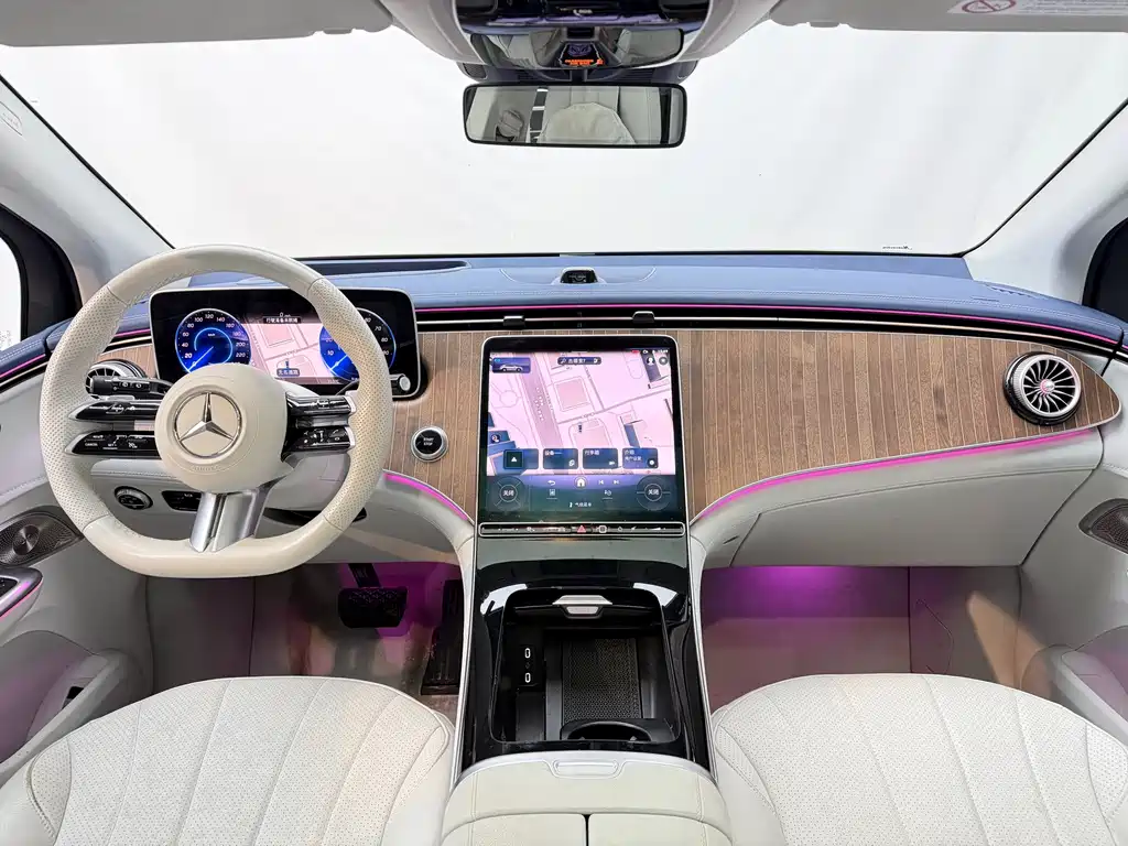 Mercedes-Benz EQE SUV — миниатюра 9