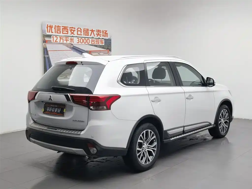 Mitsubishi Outlander 2018 2.4L Elite 5 мест