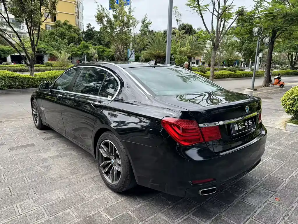 BMW 7 Series — миниатюра 4