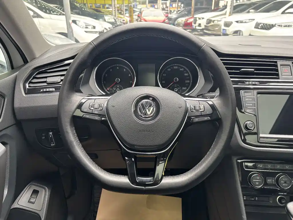 Volkswagen Tiguan L — миниатюра 14