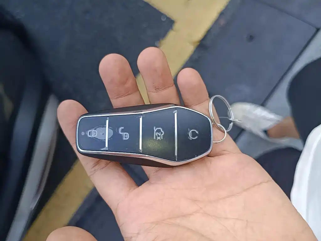 BYD L DM-i — миниатюра 9