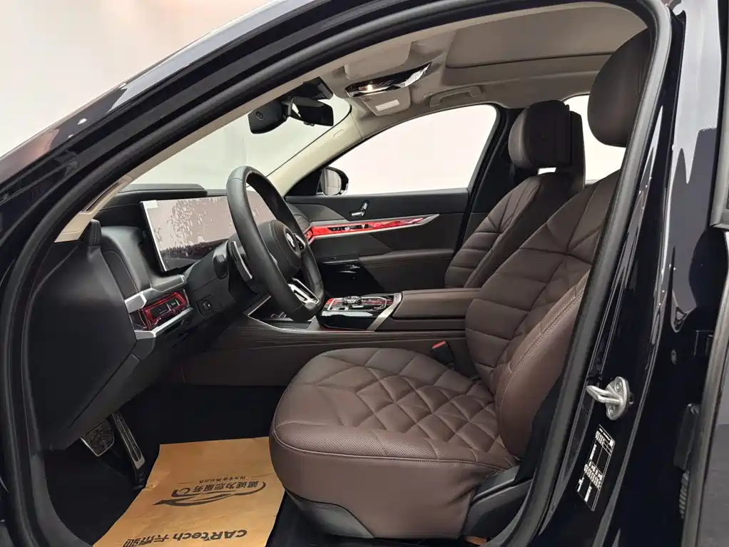 BMW 7 Series — миниатюра 8