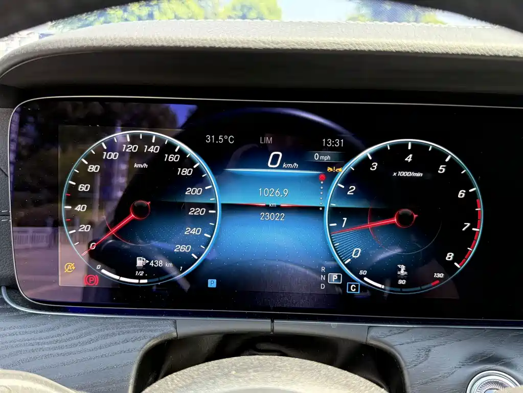 Mercedes-Benz E-Class (Import) — миниатюра 4