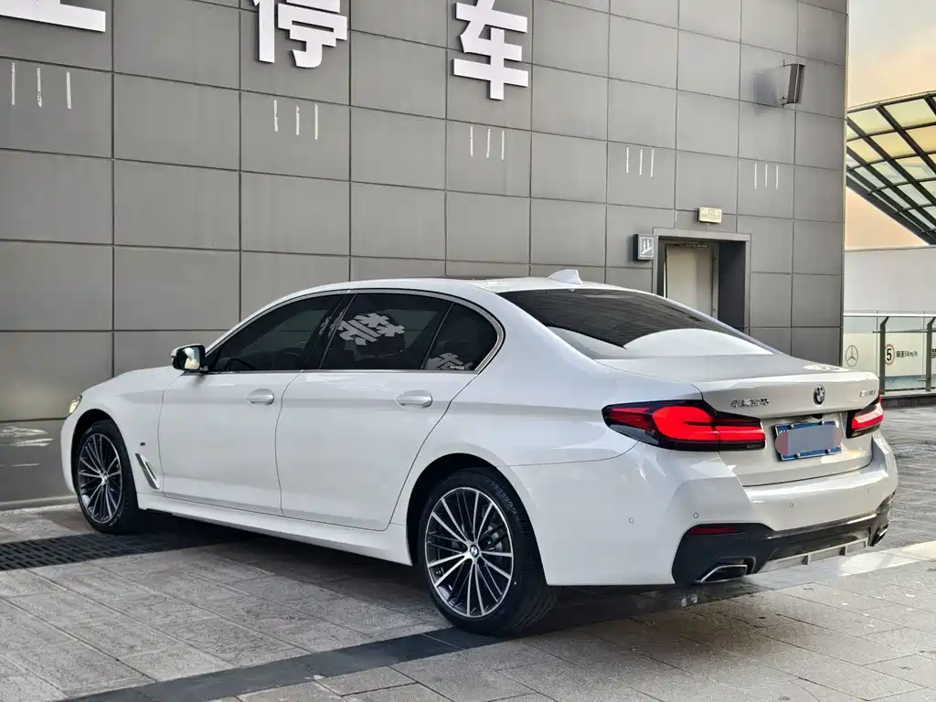 BMW 5 Series — миниатюра 6