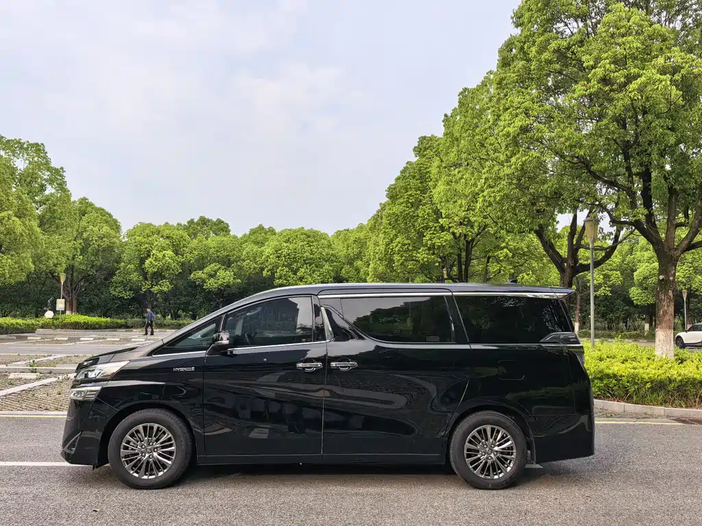 Toyota Vellfire 2020 2.5L HV Luxury