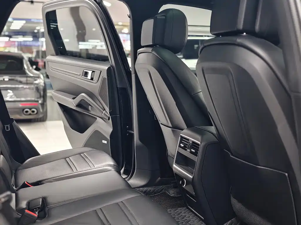 Porsche Cayenne — миниатюра 10