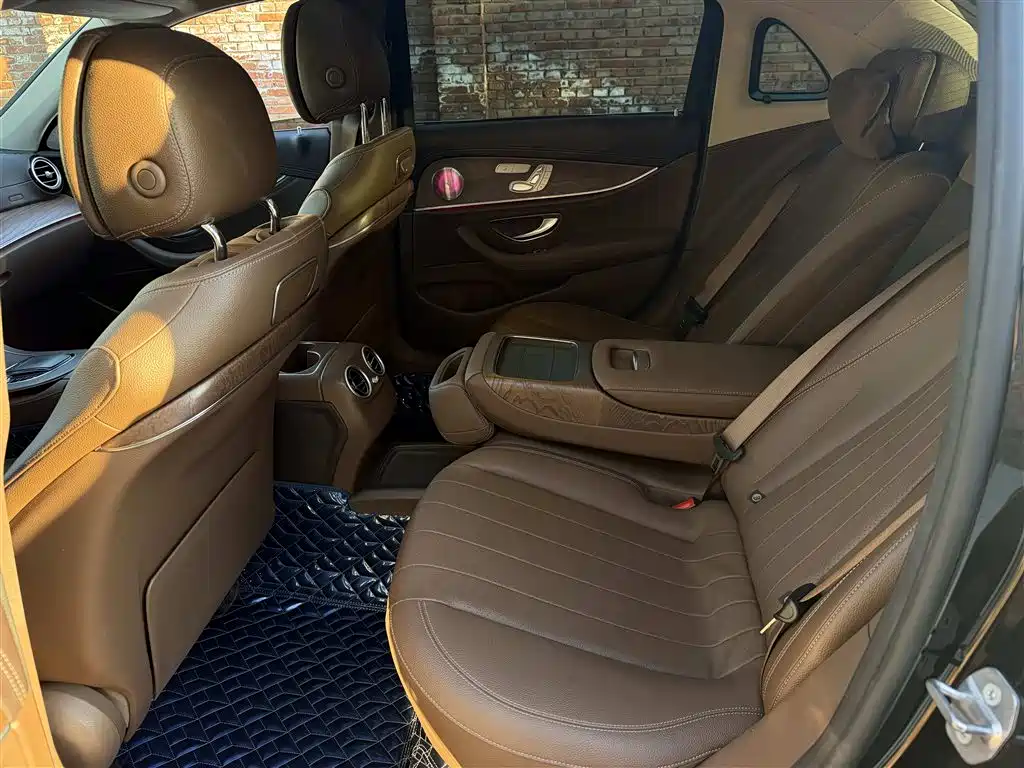 Mercedes-Benz E-Class — миниатюра 16