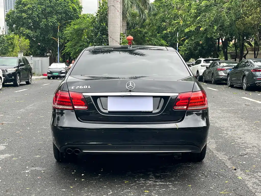 Mercedes-Benz E-Class — миниатюра 11
