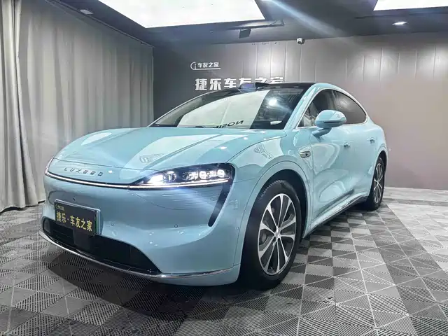 AITO WISDOM WORLD R7 2025