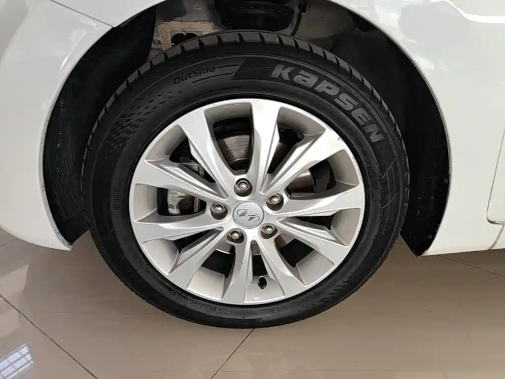Hyundai Elantra Langdong — миниатюра 23