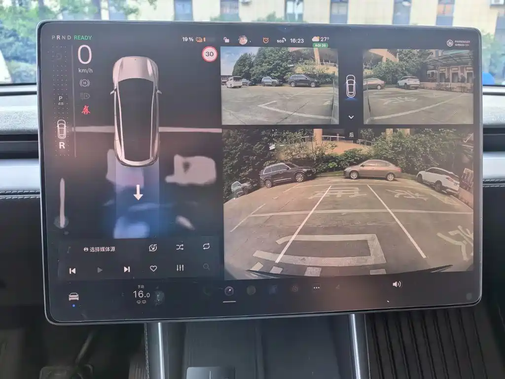 Tesla Model Y — миниатюра 13
