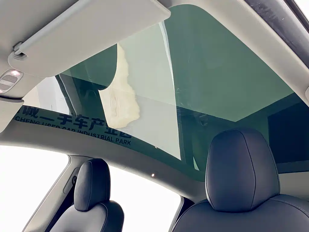Tesla Model Y — миниатюра 16