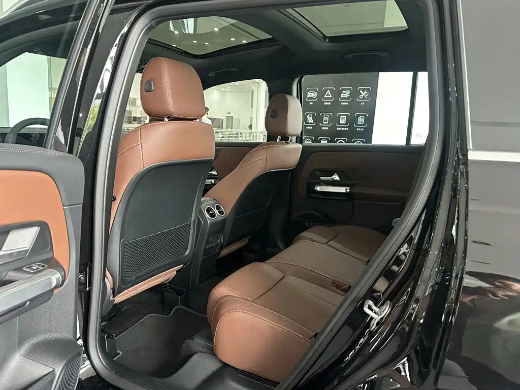 Mercedes-Benz GLB — миниатюра 12