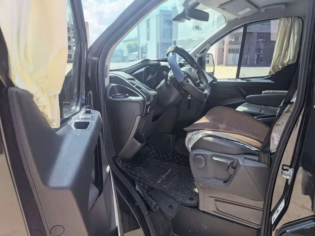 Ford Tourneo — миниатюра 15