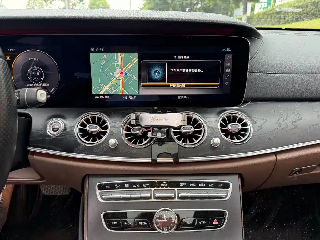 Mercedes-Benz E-Class — миниатюра 9