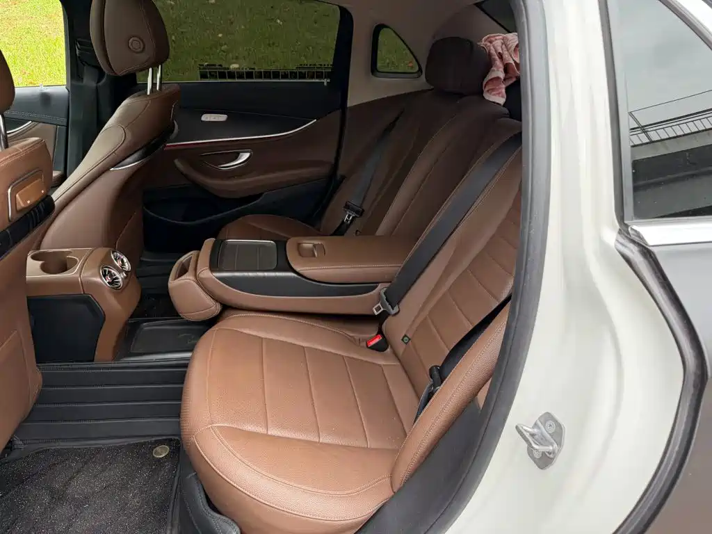 Mercedes-Benz E-Class — миниатюра 12