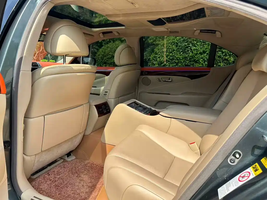 Lexus LS — миниатюра 6