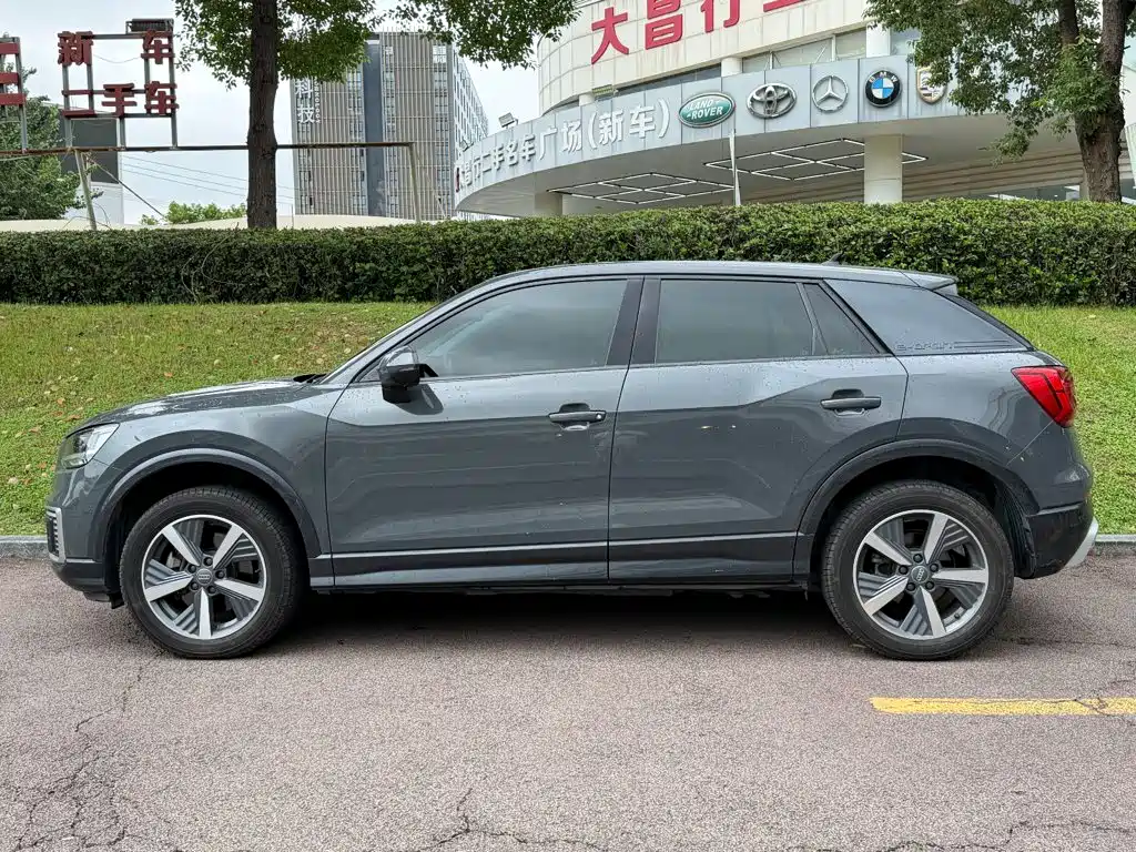 Audi Q2L e-tron — миниатюра 3