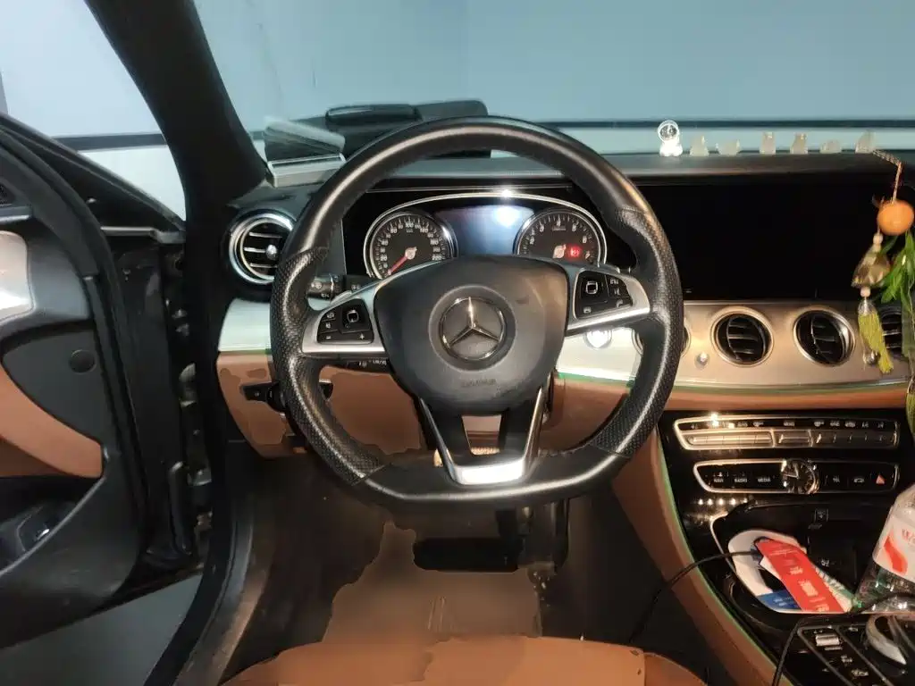 Mercedes-Benz E-Class — миниатюра 6