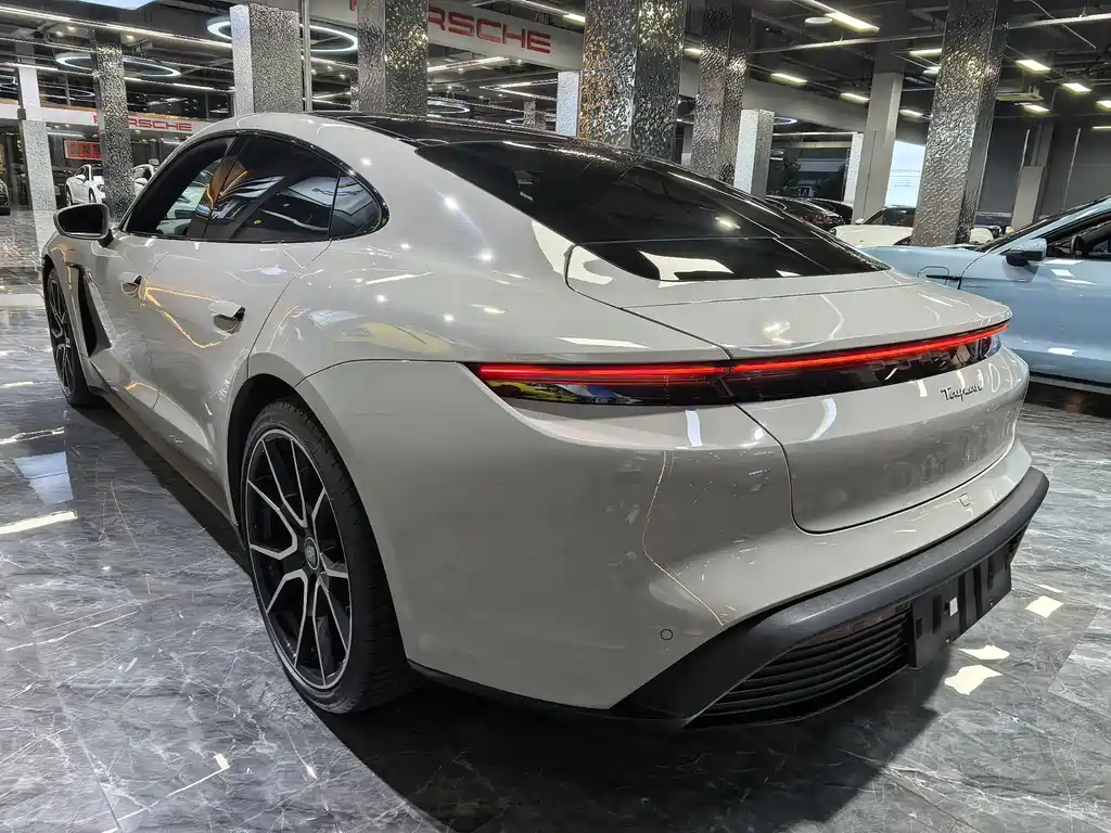 Porsche Taycan — миниатюра 6