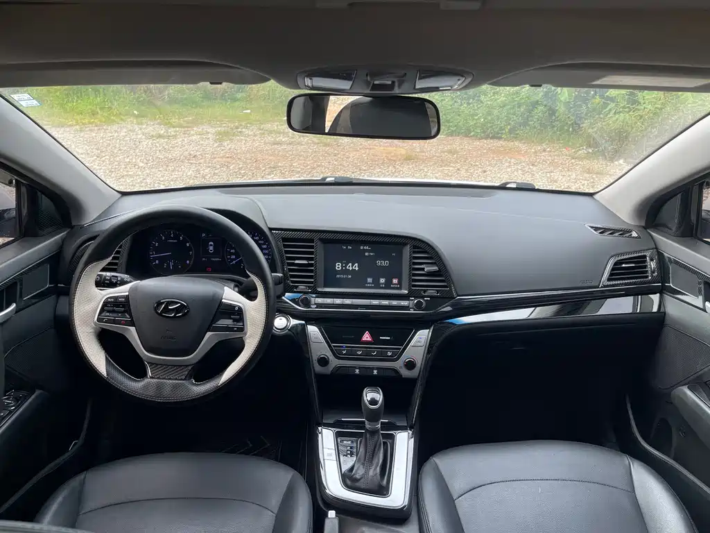 Hyundai Elantra — миниатюра 17