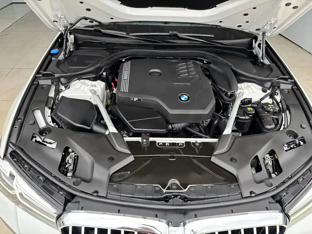 BMW 5 Series — миниатюра 30