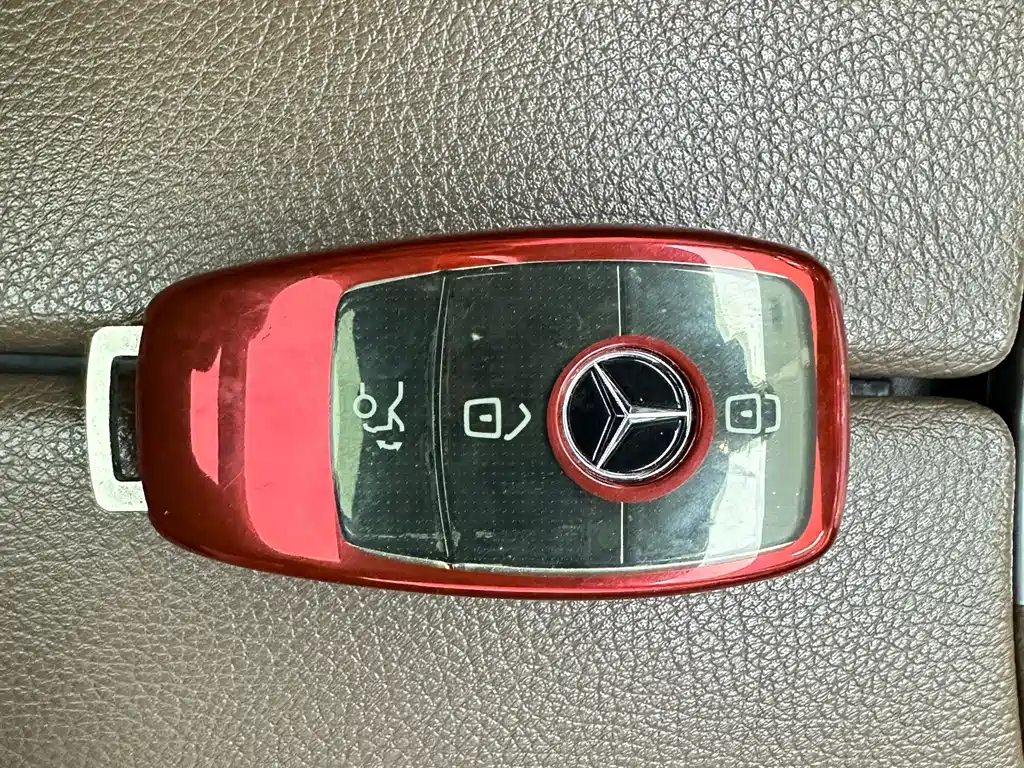 Mercedes-Benz E-Class — миниатюра 21