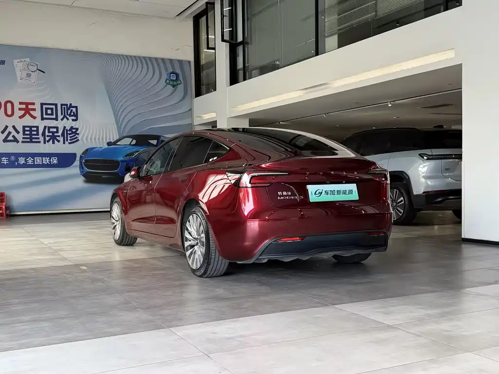 Tesla Model 3 — миниатюра 7