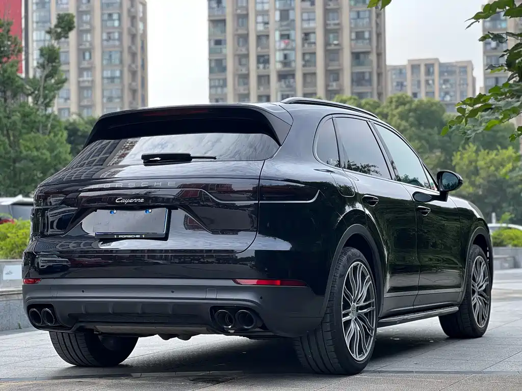 Porsche Cayenne — миниатюра 9