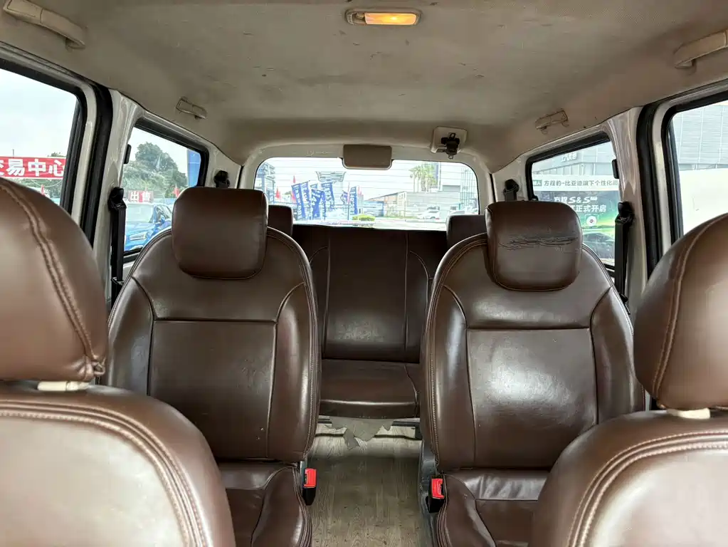 Wuling Rongguang V — миниатюра 6