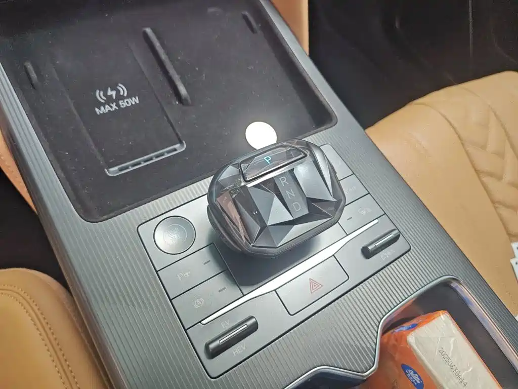 BYD L DM-i — миниатюра 10