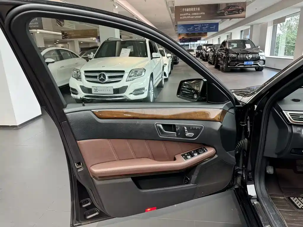Mercedes-Benz E-Class — миниатюра 8