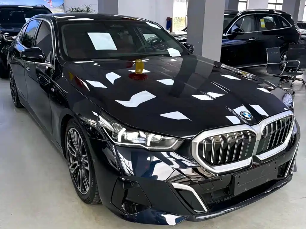 BMW 5 Series — миниатюра 3
