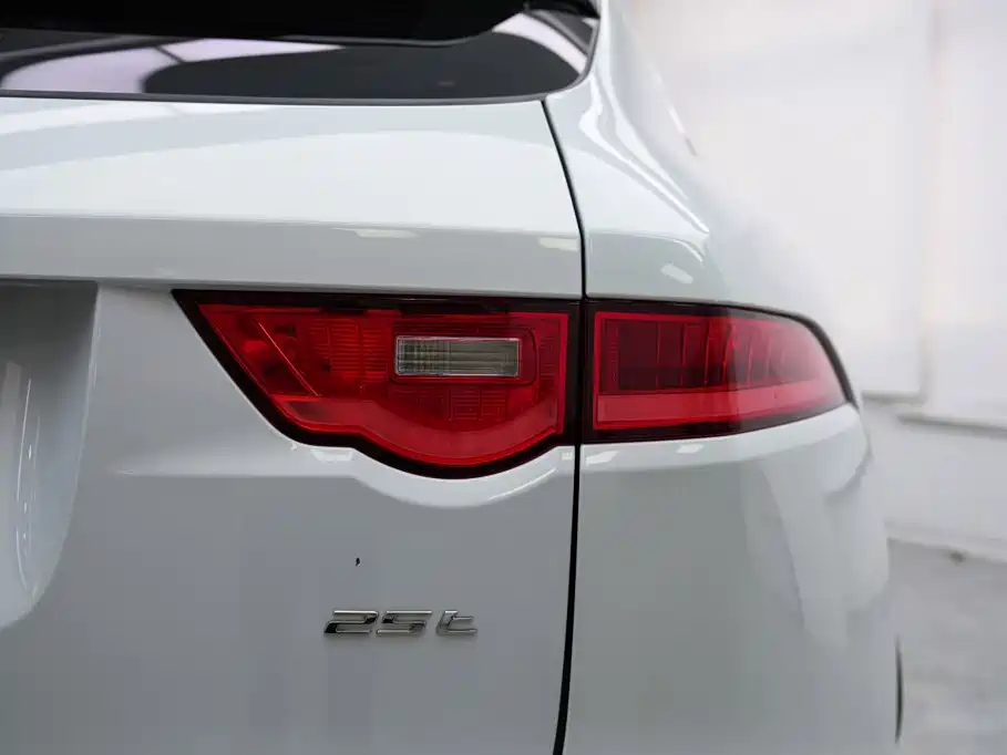 Jaguar F-PACE — миниатюра 15