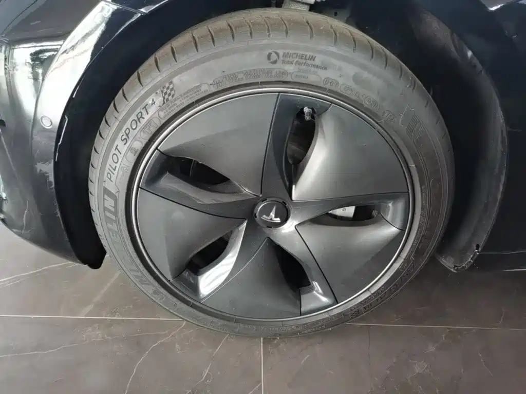 Tesla Model 3 — миниатюра 23
