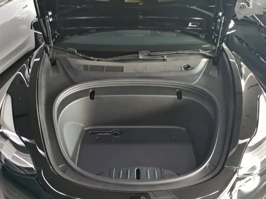 Tesla Model 3 — миниатюра 20