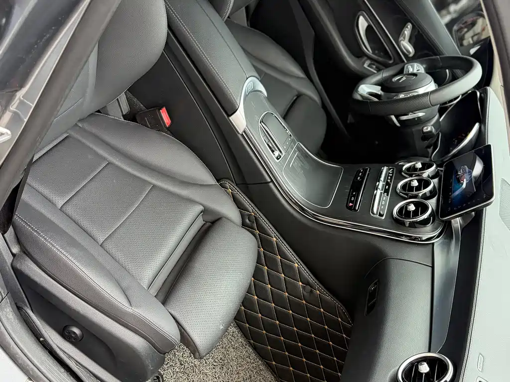 Mercedes-Benz C-Class — миниатюра 16