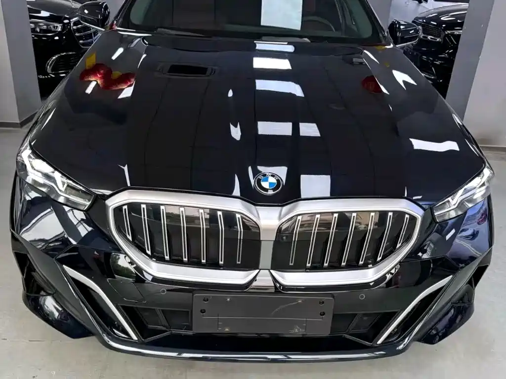 BMW 5 Series — миниатюра 2