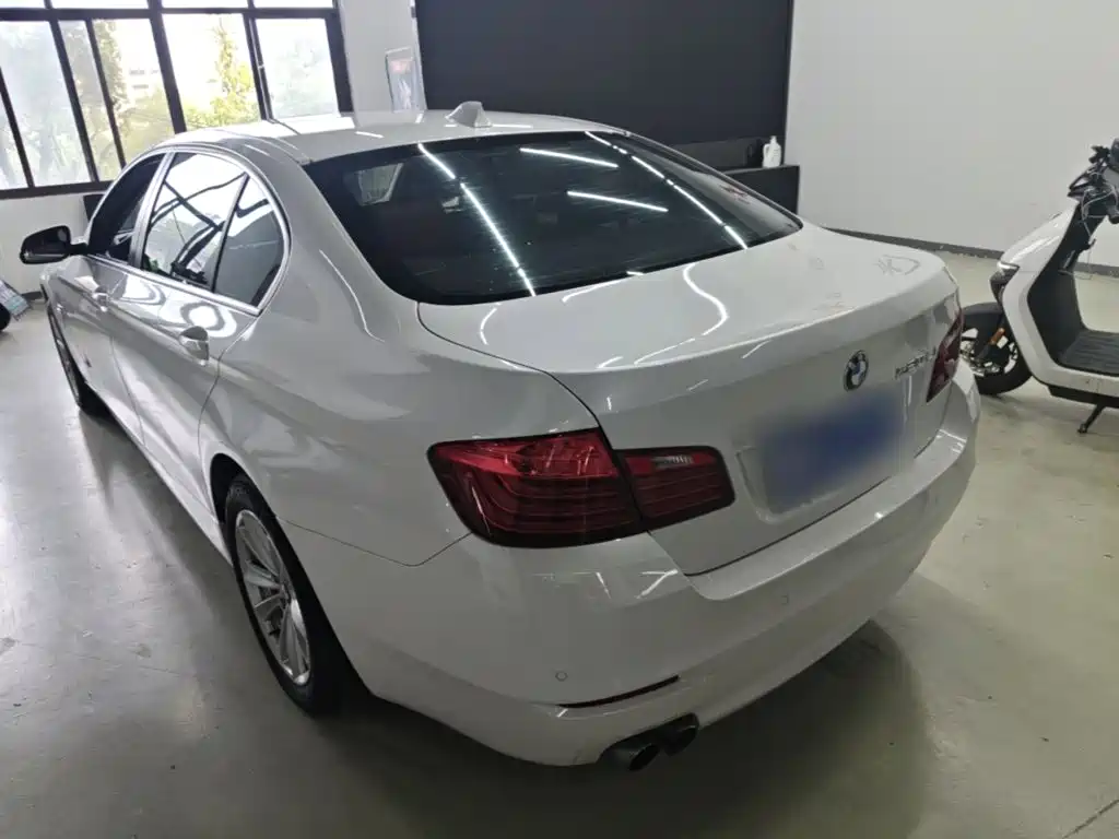 BMW 5 Series — миниатюра 5