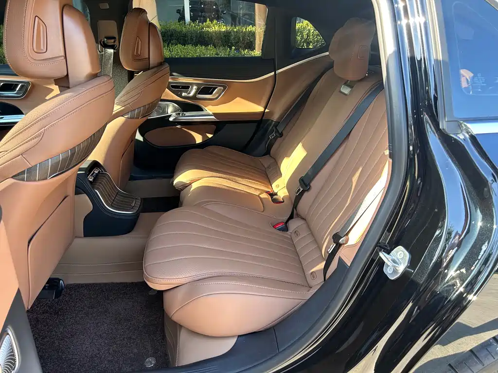 Mercedes-Benz E-Class — миниатюра 8