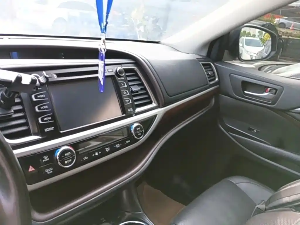 Toyota Highlander — миниатюра 10