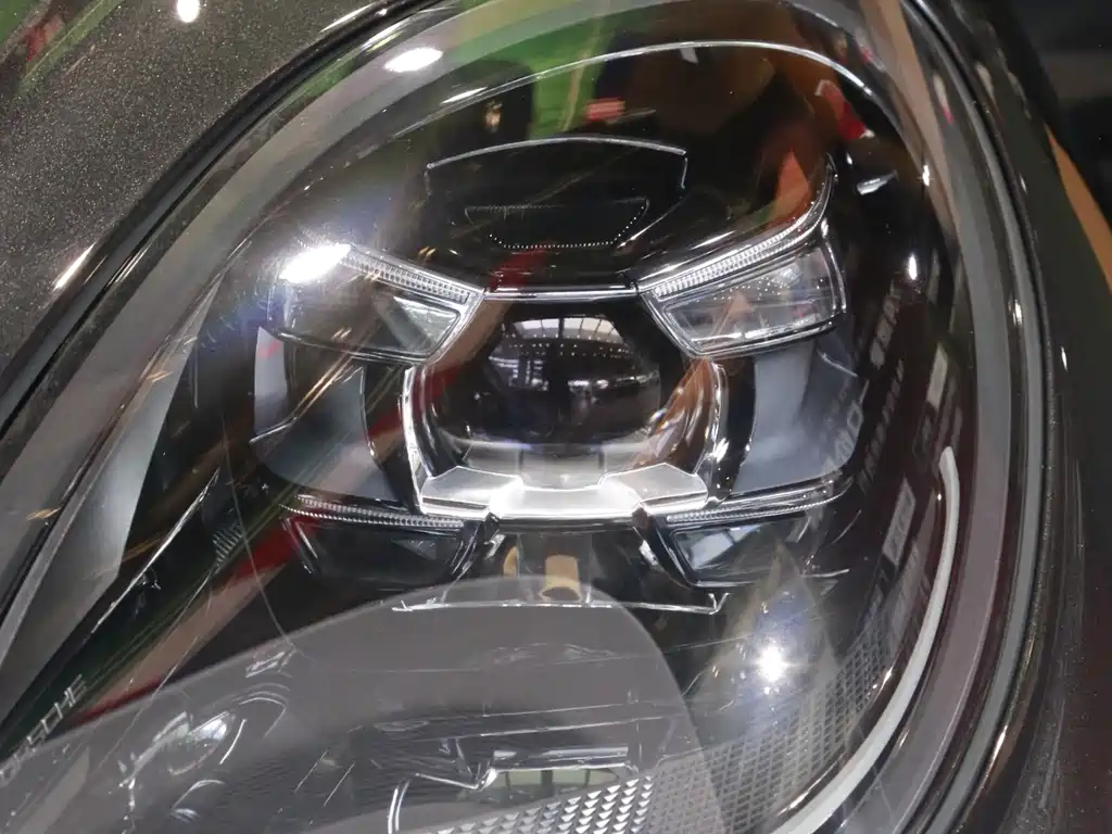 Porsche Macan — миниатюра 5