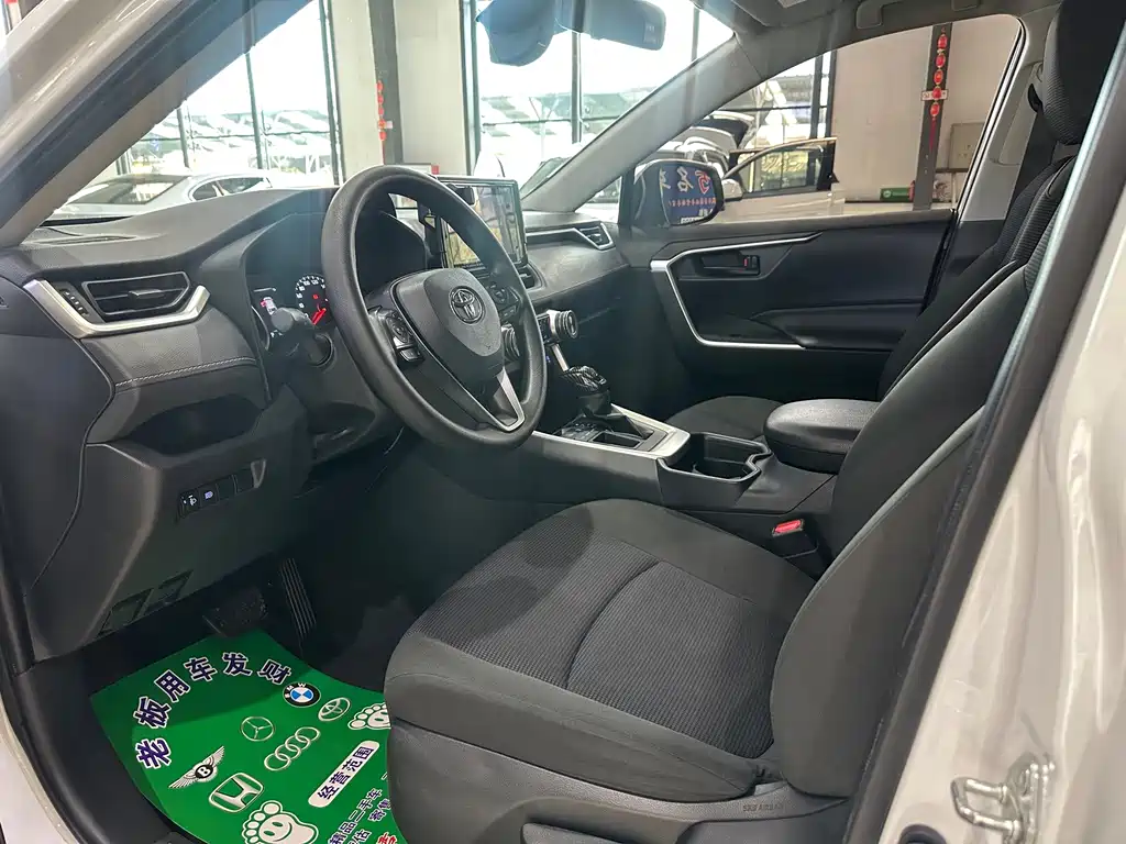 Toyota RAV4 — миниатюра 4