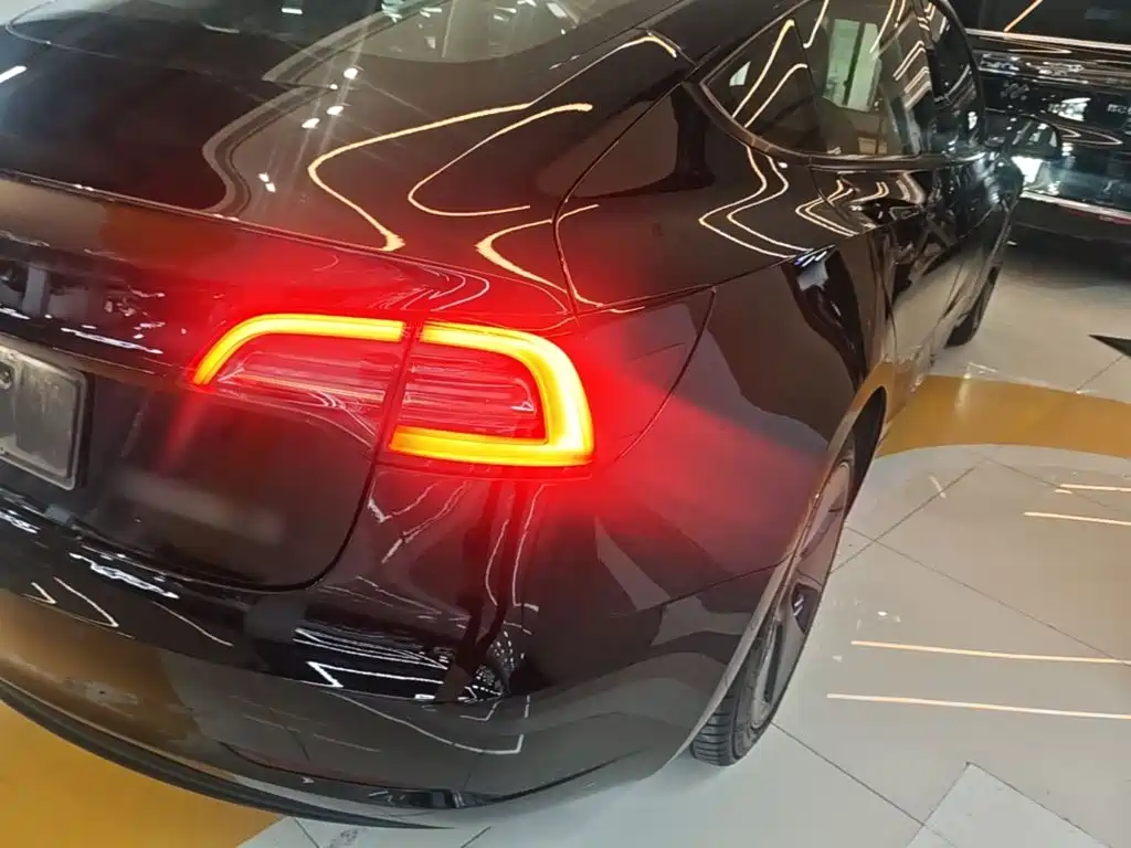 Tesla Model 3 — миниатюра 8