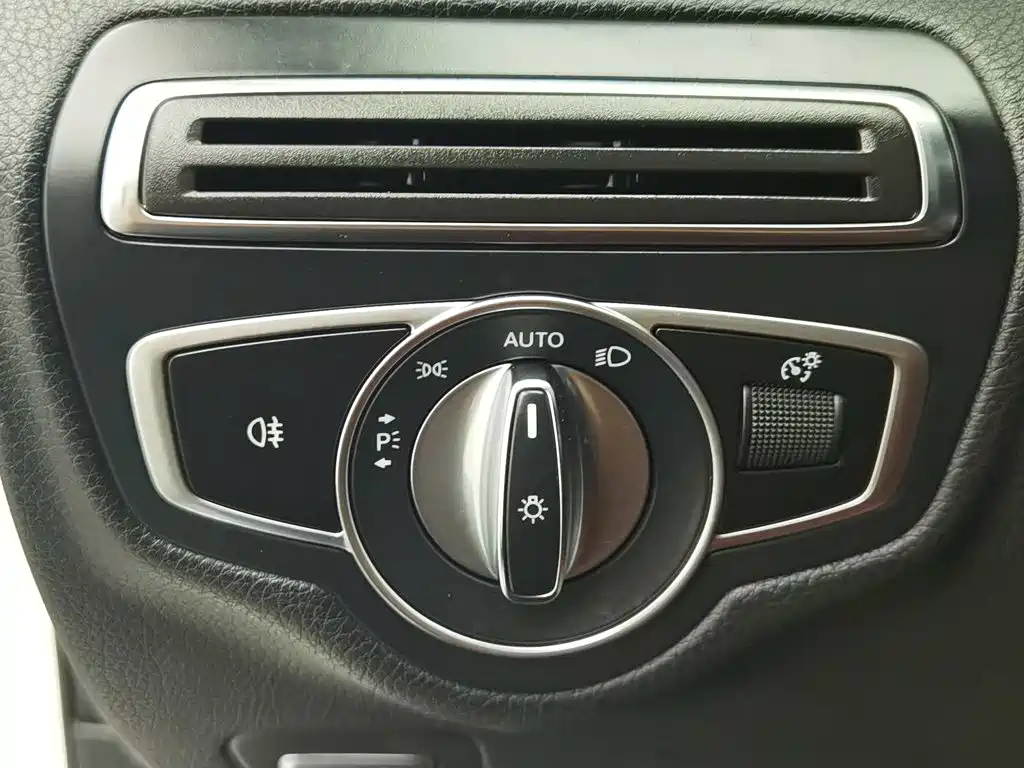 Mercedes-Benz C-Class — миниатюра 21