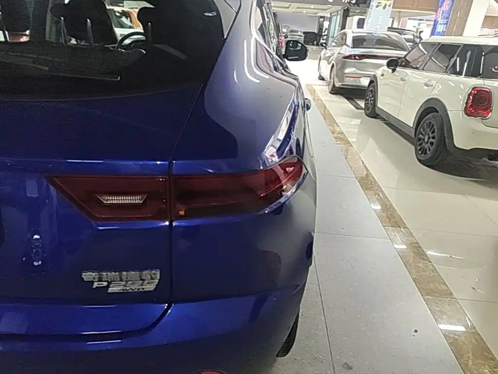 Jaguar E-PACE — миниатюра 8