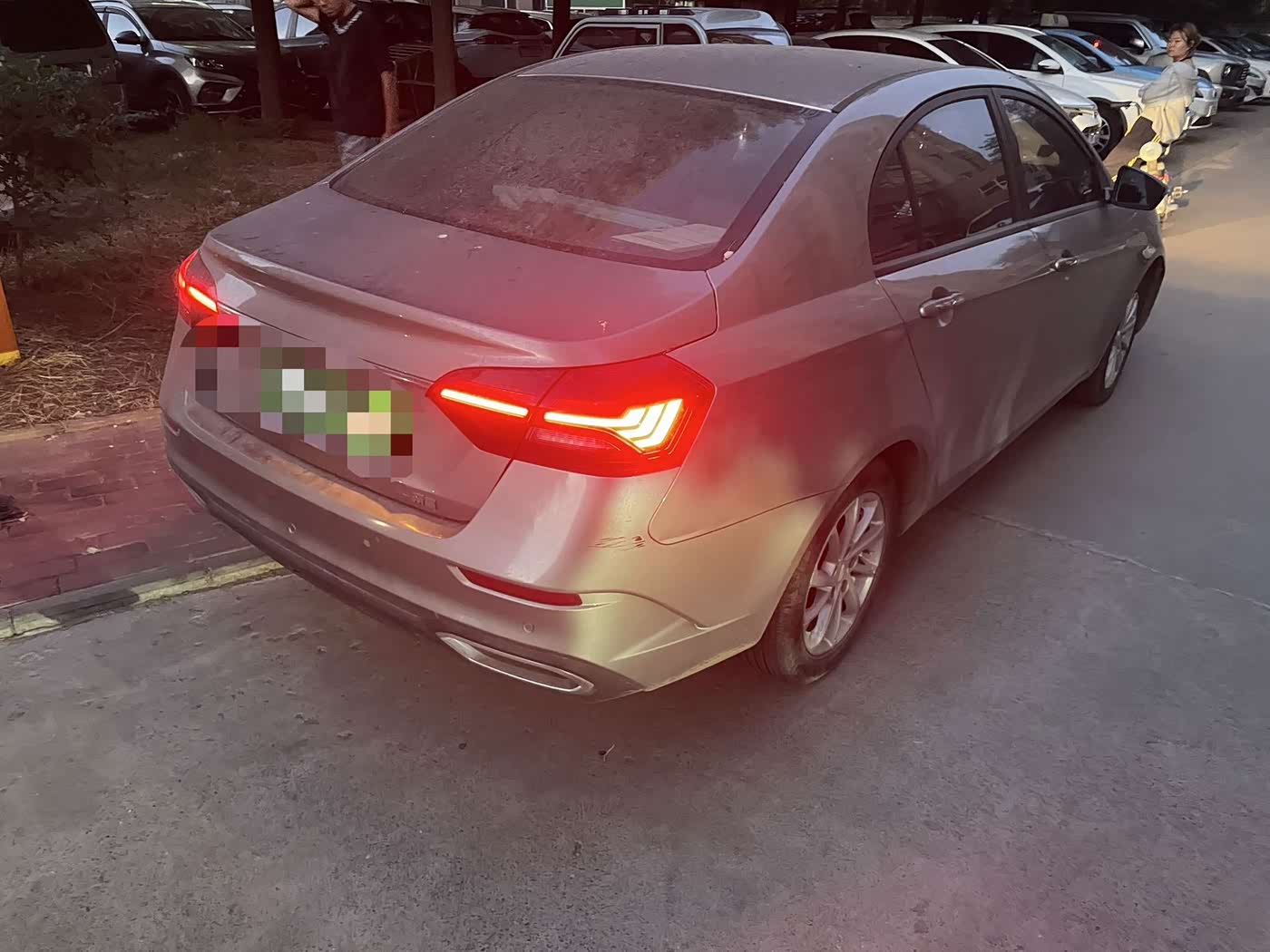 Geely Emgrand 1.5 л 2021 г. шампань/коричневый, пробег 42000 км