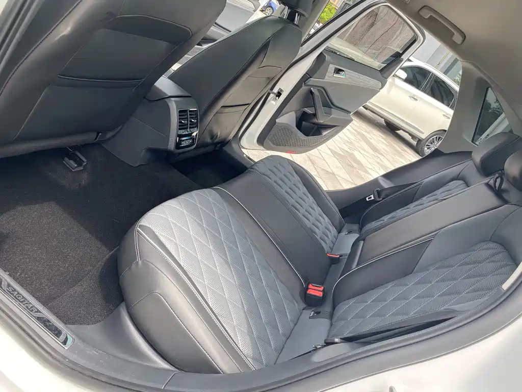 Volkswagen Sagitar — миниатюра 12